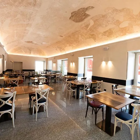 Albergo Canzo فندق Canzo